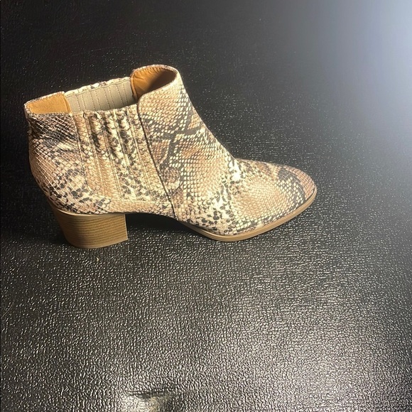 Qupid Tan and Black Ankle Boots with Snakeskin Print - Picture 4 of 6